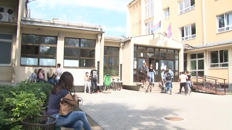 Ekonomska škola dobila sredstva od grada Pančeva za opremanje kabineta